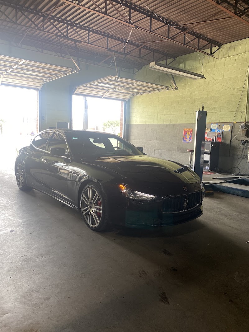Al's Auto Repair Shop in Dallas
